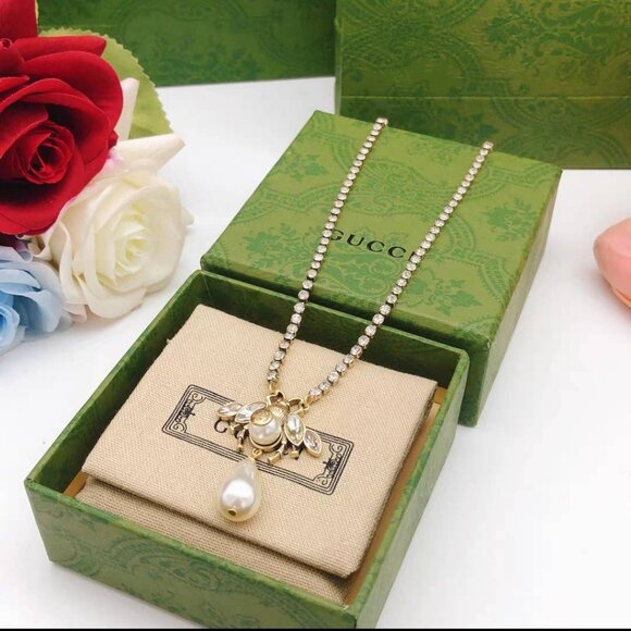 Gucci Bee Pearl Necklace - Picture 5 of 6